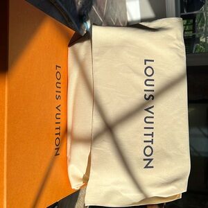 Brand New Louis Vuitton bag. Never been used.